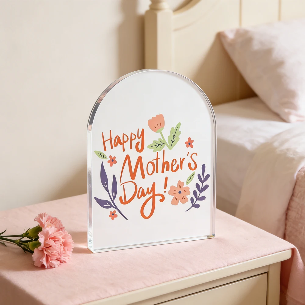 Weight-Distributed Acrylic Heart Ornament with Solid Wooden Base for Balanced Visual Anchoring on Open Shelves