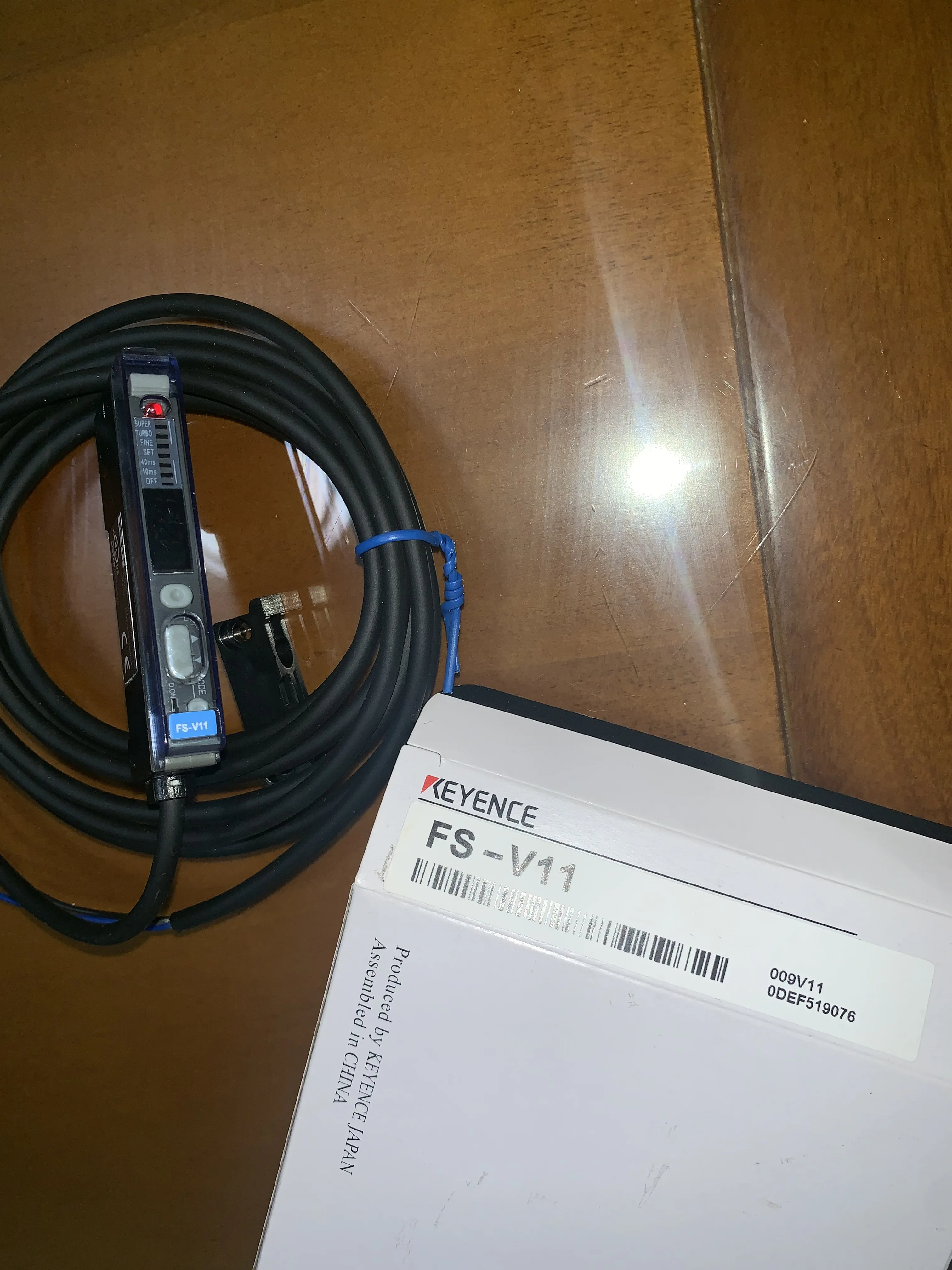 High-quality KEYENCE digital optical fiber sensor FS-V11