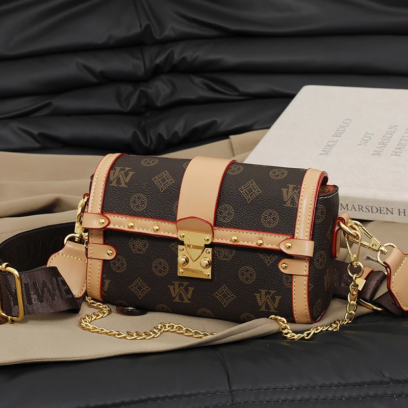 

Trendy Minimalist Crossbody Bag for Women Designer Leather Handbag Vintage Casual Tote with Chic Solid Color Parisian Style