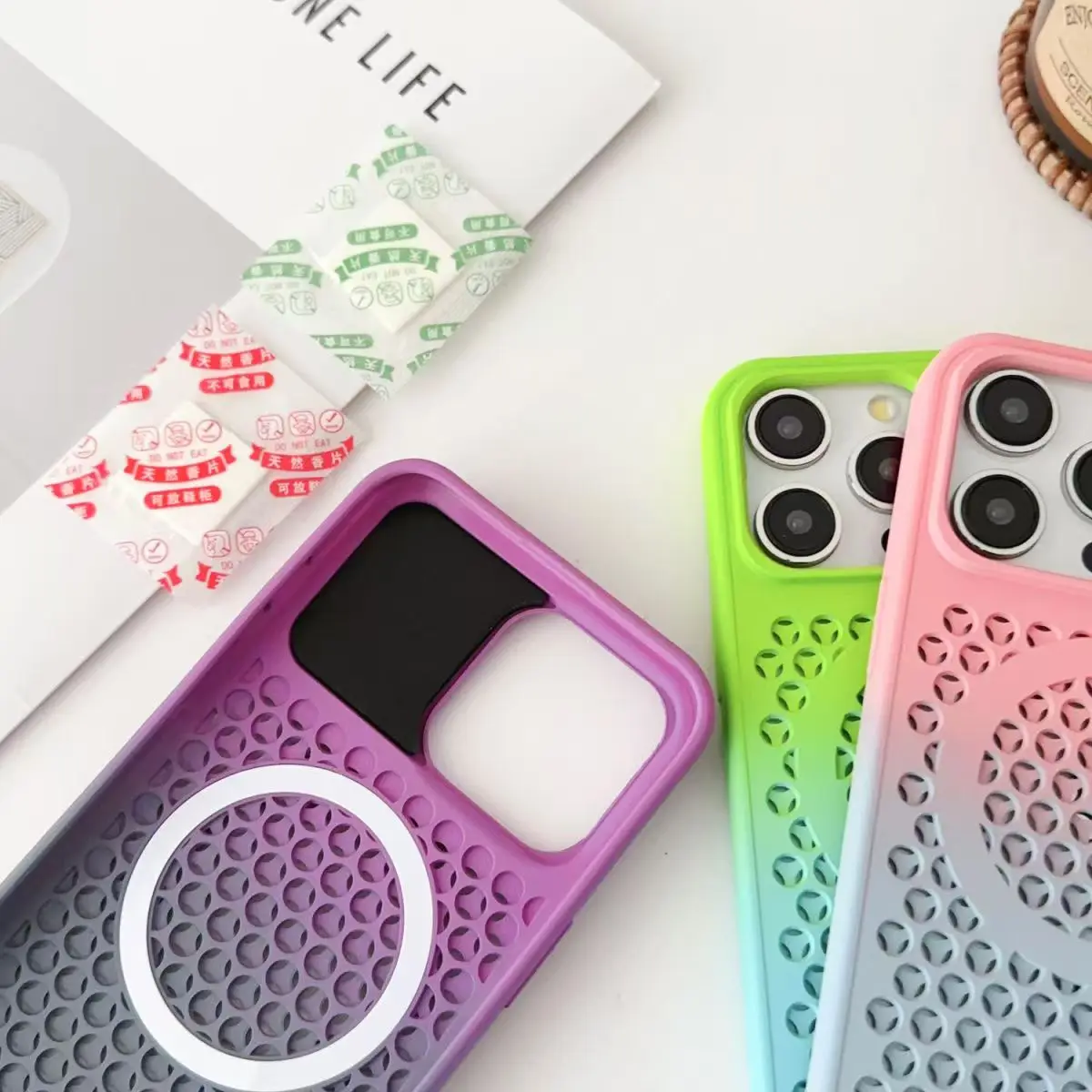 

Gradient Color Aromatherapy Magnetic Case for iPhone 16 15 14 Plus 13 12 11ProMax For Magsafe Heat Mesh Cooling Breathable Cover