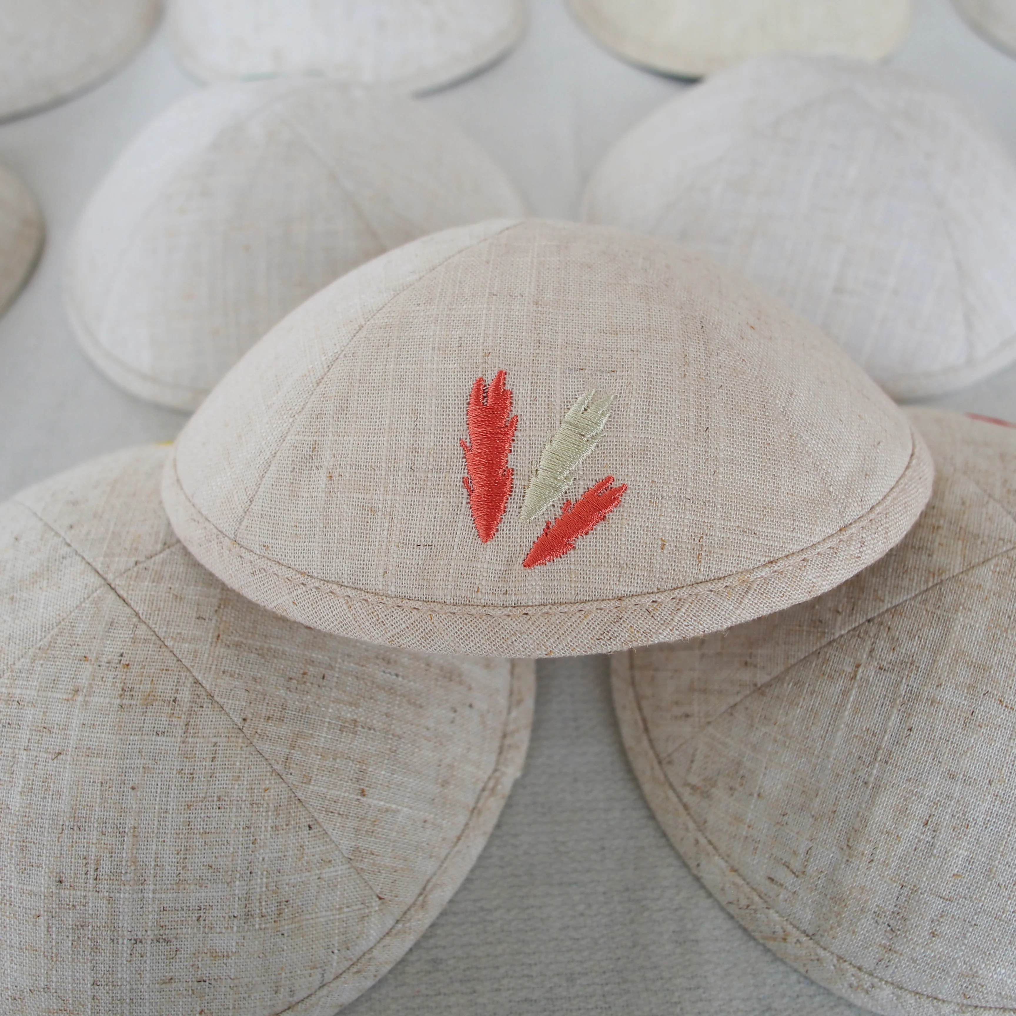 Custom creative embroidered linen kippah, Jewish Ahava, can be customized for weddings and barbat mitzvahs, Jewish gift yarmulke