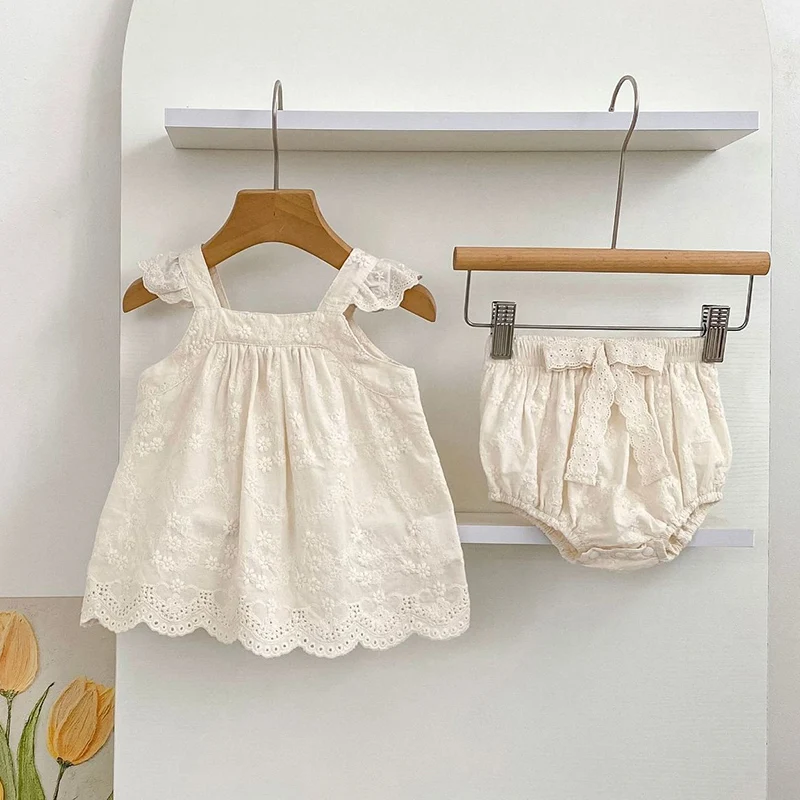 

Новый летний комплект детской одежды 2026 года для девочек 0-24 месяца: хлопковый вышитый жилет без рукавов + шорты-панталоны