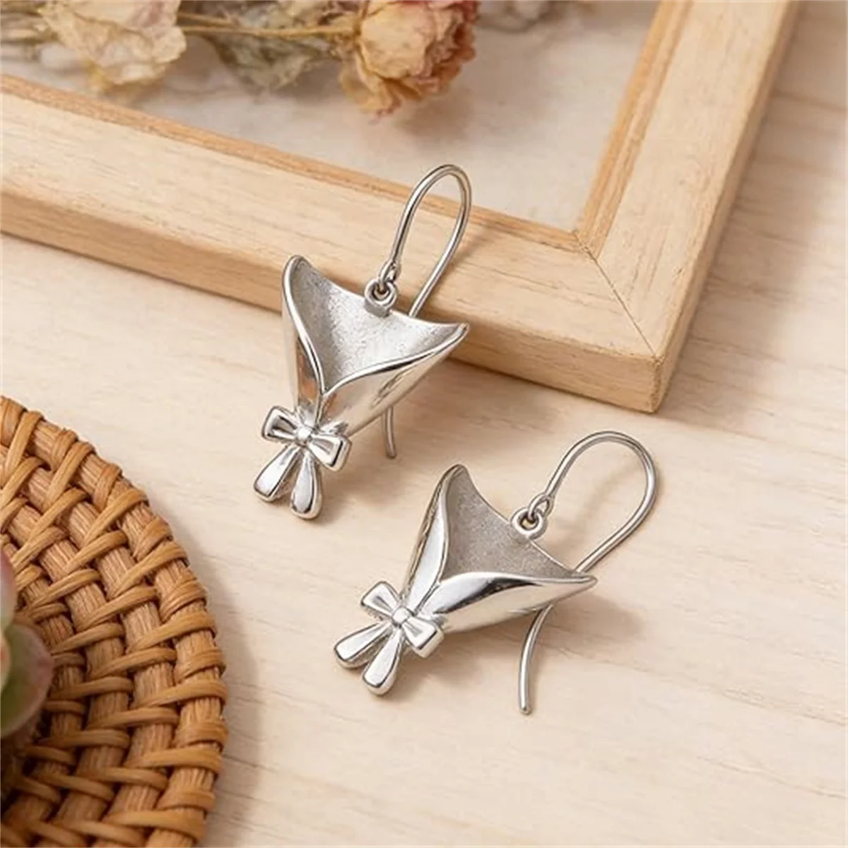 Kreatives Schleifenknoten-Blumenstrauß-Halter-Set in Form eines Anhängers, Halskette und Ohrringe für Damen und Herren, süßes, elegantes DIY-Blumenclip-Schmuckset. – Detail 24