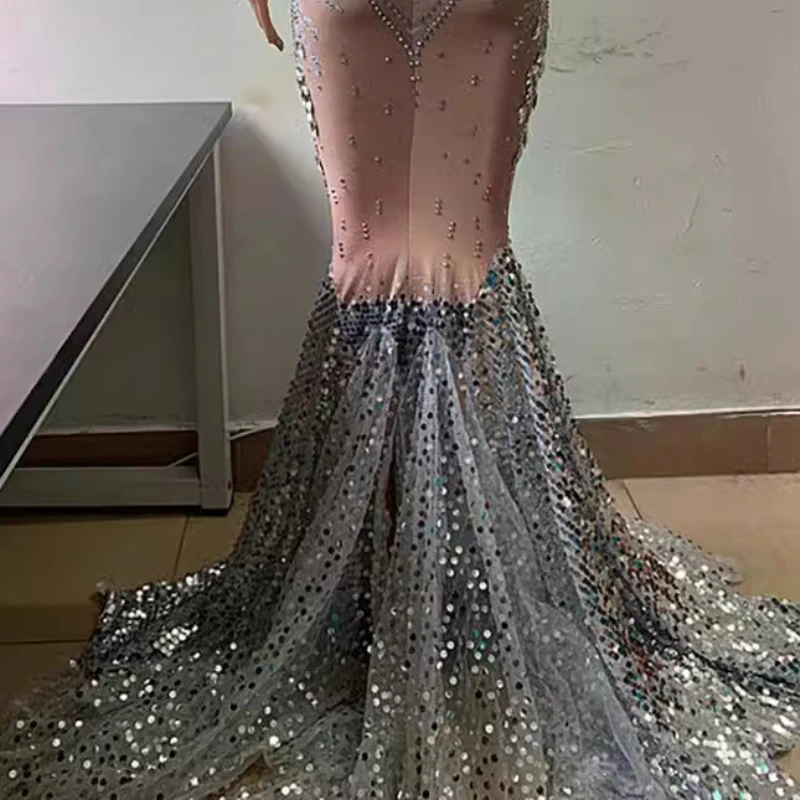 2025 Popolare abito a rete elegante con paillettes di cristallo brillante, abito da sposa con spalle scoperte Abiti da donna per feste e matrimoni