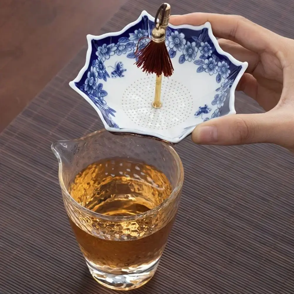 

Ceramic Umbrella Tea Strainer Chinese Style Blue White Porcelain Pattern Tea Filter with Tassel Traditional Tea Infuser Office