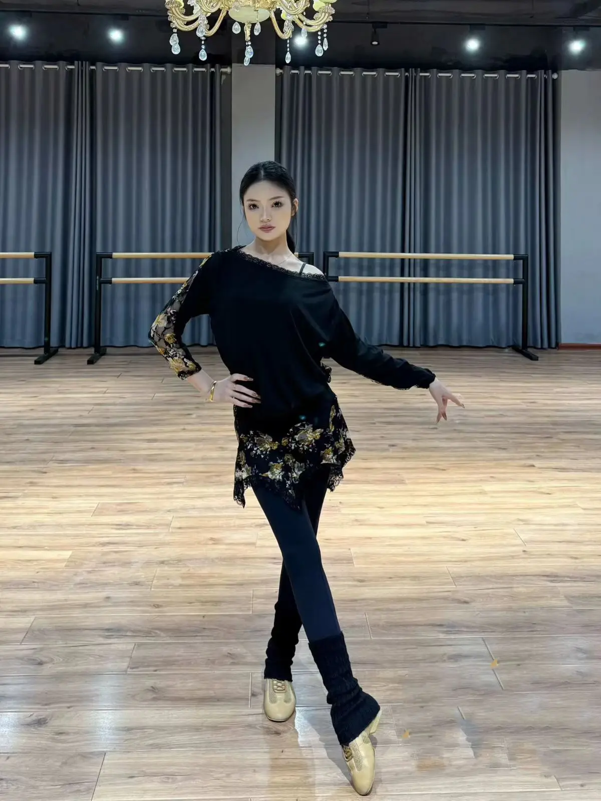 Odzież do tańca latynoamerykańskiego 2025, top z siateczki z asymetrycznym dekoltem, stroje do chacha, rumby, tanga, tańca latynoamerykańskiego i balowego, model DN22502