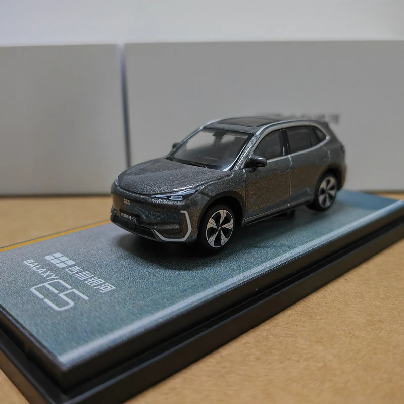 

Bburago 1:64 Geely EX5 E5 SUV, модель автомобиля из сплава, литье под давлением, металлические новые энергетические транспортные средства, модель автомобиля, коллекция высокой имитации, подарки для детей