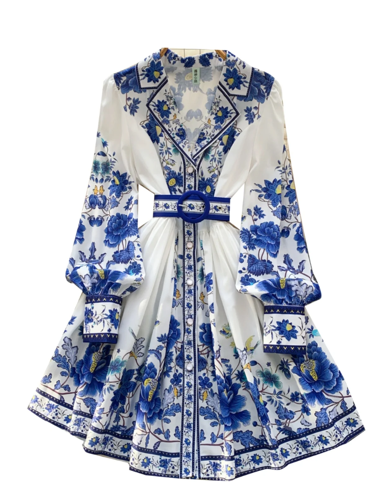 ชุดสูทผู้หญิง Spring Faion รุ่น Dr 2025 คอปก แขนยาว กระโปรงทรงเอ พิมพ์ลายดอกไม้ เอวสูง กระชับเอว เหมาะสำหรับใส่ทำงาน...