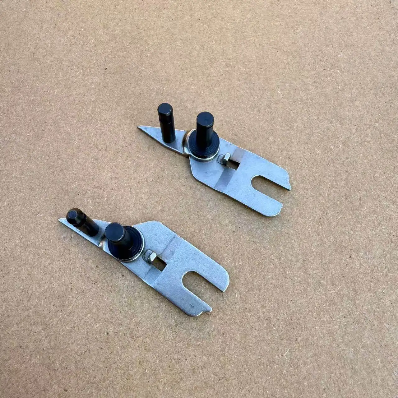 

2pcs Knitted Brother Home Sweater Knitting Machine Kh260 Head Accessories A81 A82 Triangle