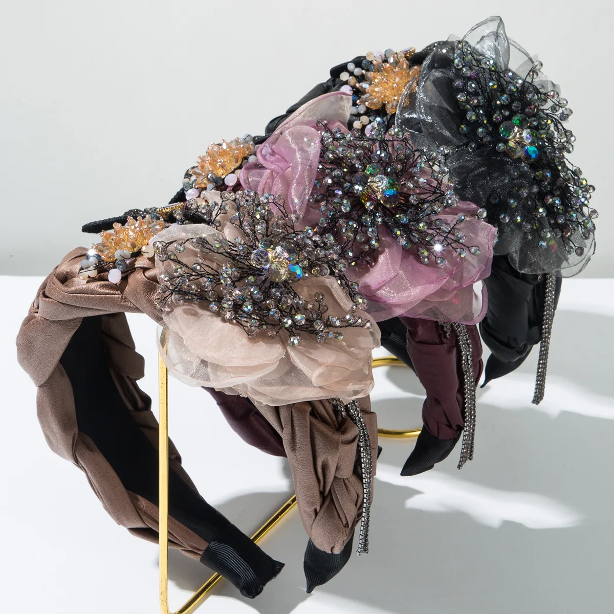 

Новая модная повязка на голову из тяжелой тканой сетки с цветами, ручной работы, с бисером, легкая роскошная повязка для вечеринок, красивый аксессуар для волос