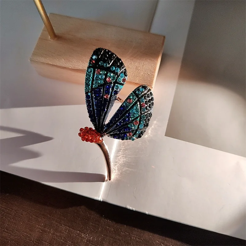 2025 New Blue Color Butterfly Alloy Brooch Personalized Fashion Temperament Women’s Clothing Corsage Pin Decoration