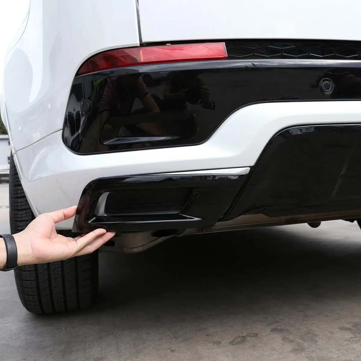 

Car Rear Tail Throat Exhaust Pipe Plate Decoration Cover Trim For Land Rover Discovery Sport 2020-2023 Tail Muffler Tip Cover