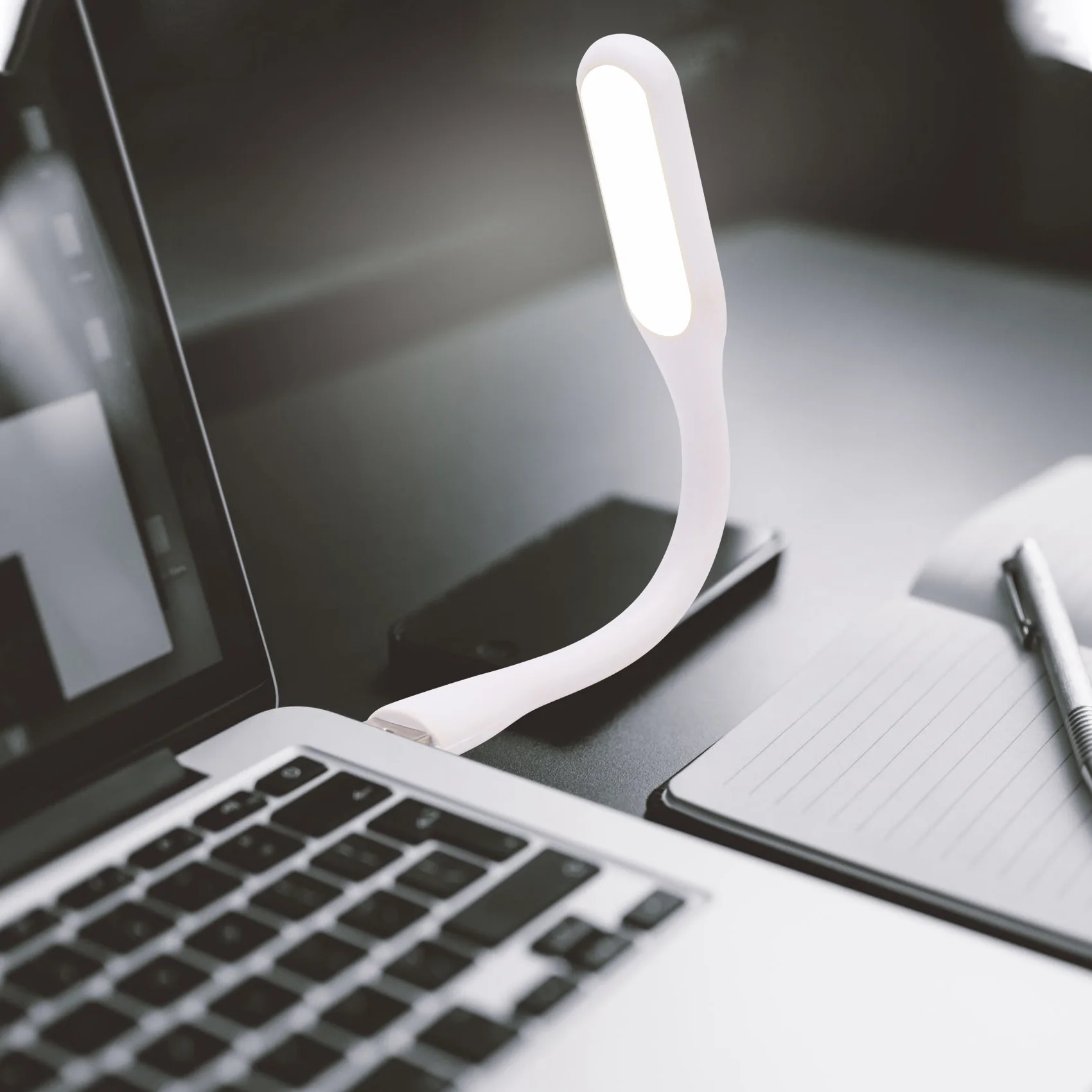 

【CHRISTMAS 】Flexible USB Portable Mini LED Lamp 5V 1.2W For Table Light Random Color