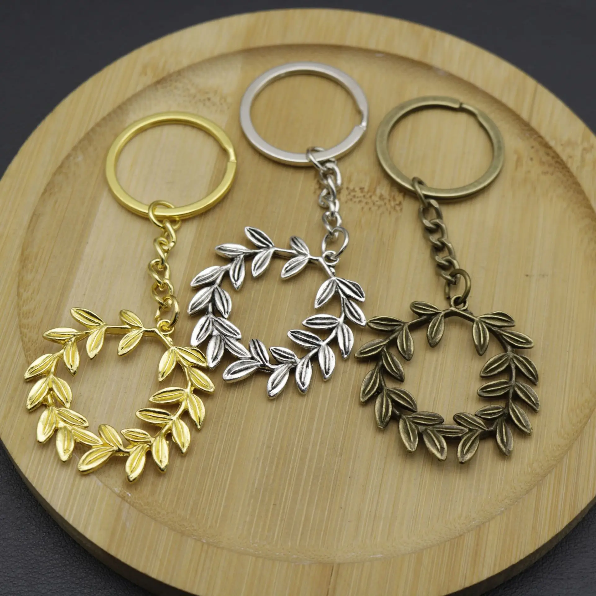 New fashion alloy wreath pendant keychain pendant for men and women simple all-in-one bag car key chain anniversary festival sma