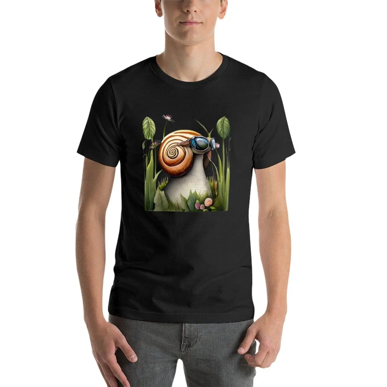 Eine schnelle Schnecke in Sonnenbrille am Morgen joggen auf einer Frühlings wiese. T-Shirt schwarz erhabene Männer T-Shirt