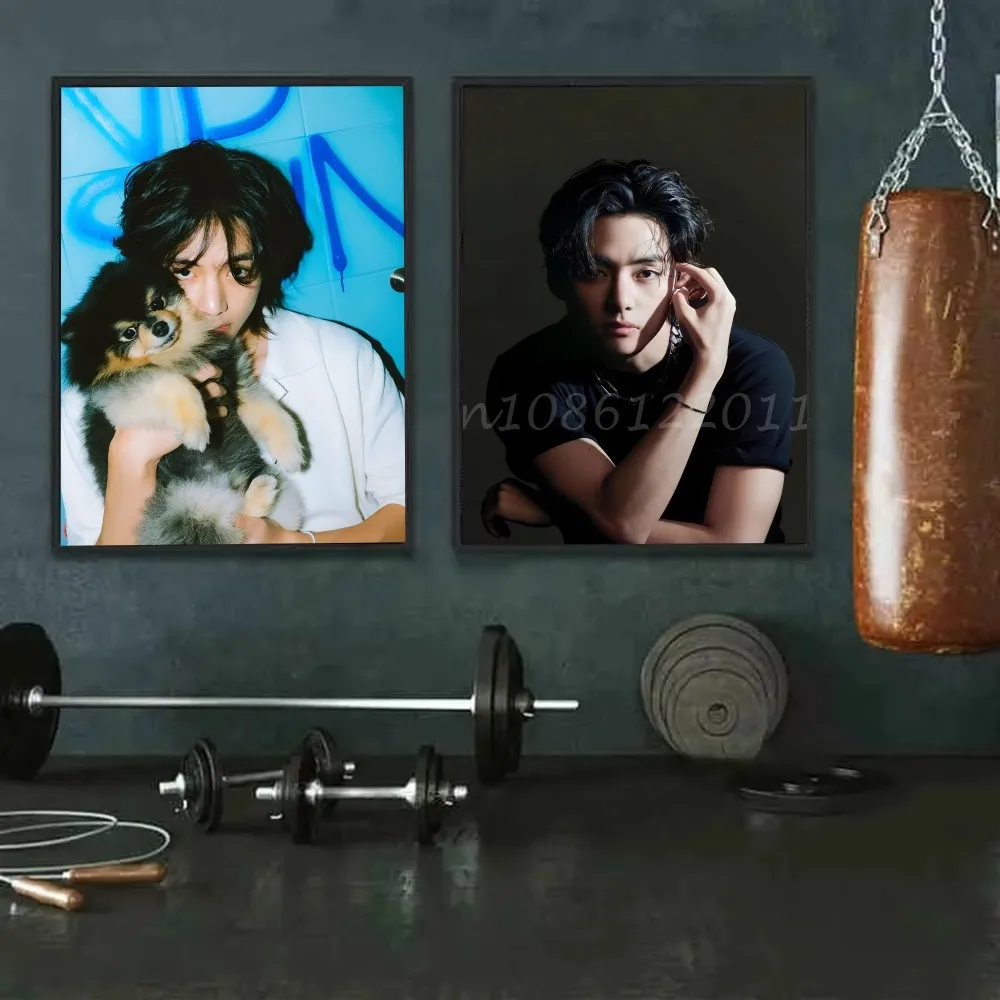 1 قطعة كيم تاي هيونغ الخامس ملصق ذاتية اللصق الفن مقاوم للماء ورقة ملصق مقهى بار غرفة جدار ديكور