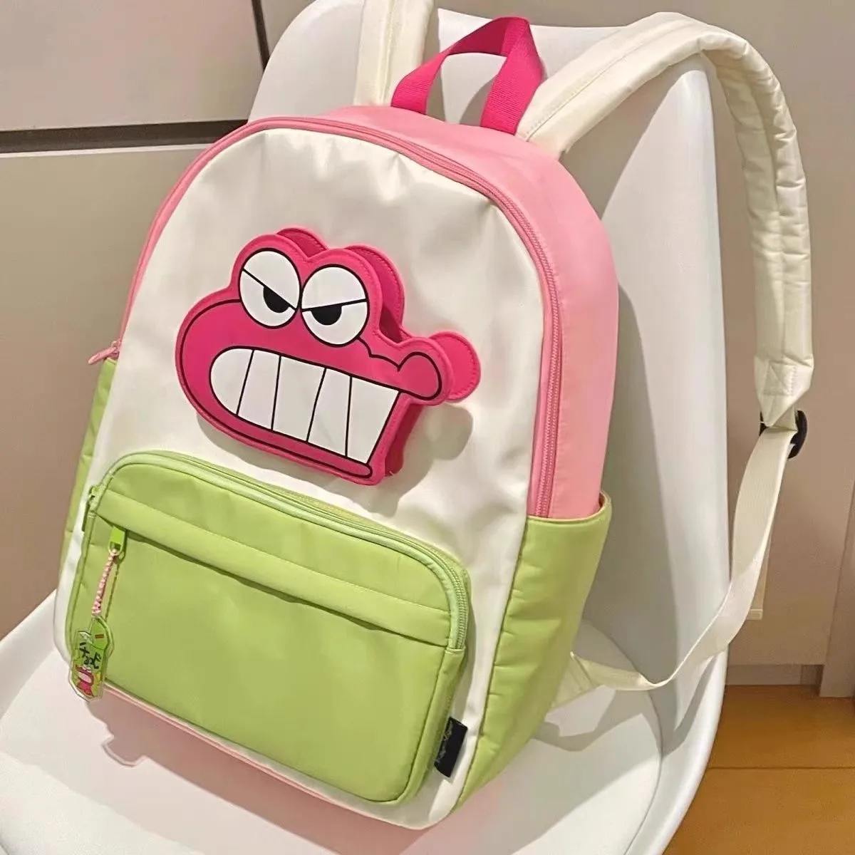 MINISO クレヨンしんちゃん バックパック かわいいワニさん ミスターカラー ブロックバックパック 大容量 学生漫画スクールバッグ ギフト かわいい