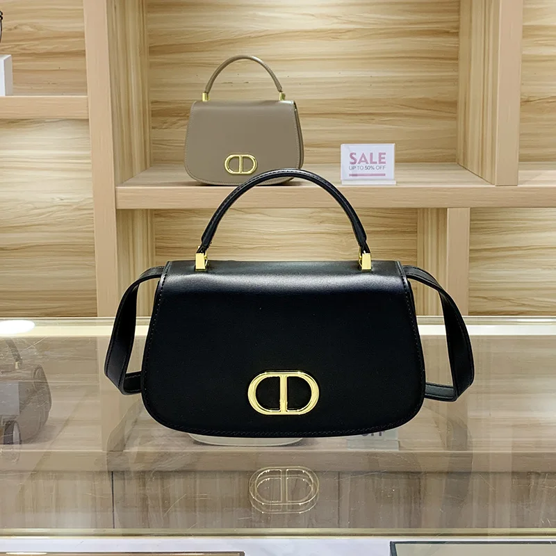 

Fashionable oil wax leather semi-circular saddle bag, personalized and versatile buckle handbag, shoulder bag