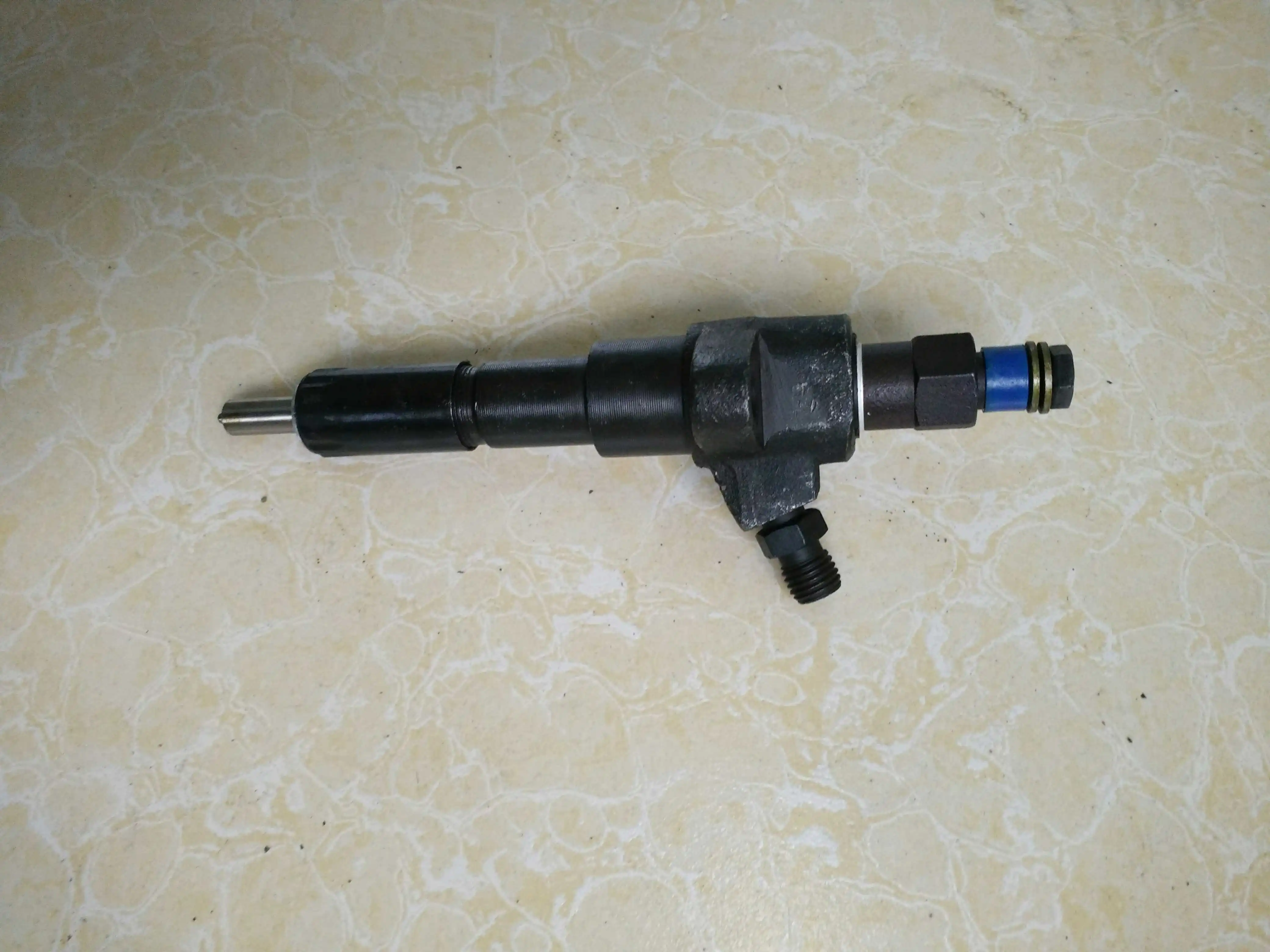 

High quality fuel injector for weifang huafeng huadong ZH495ZD ZH4100D ZH4100ZD ZH4102ZD diesel engine parts from China supplier