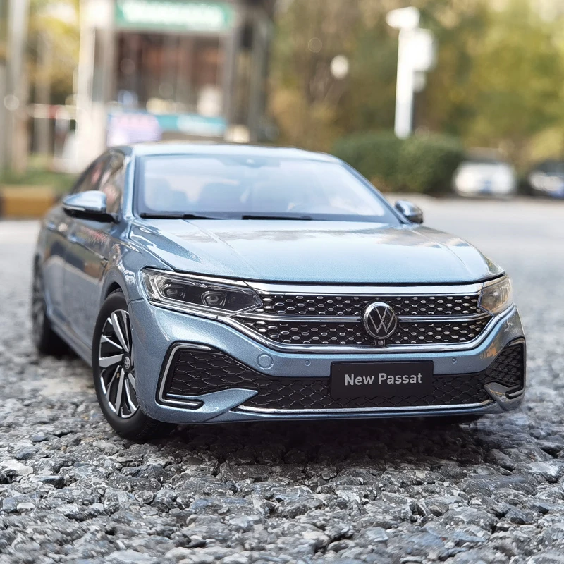 1:18 New VW PASSAT Alloy Car Model Diecast Metal Miniature Vehicle Car Model High Simulation Collection Kids Toy Gift Decoration