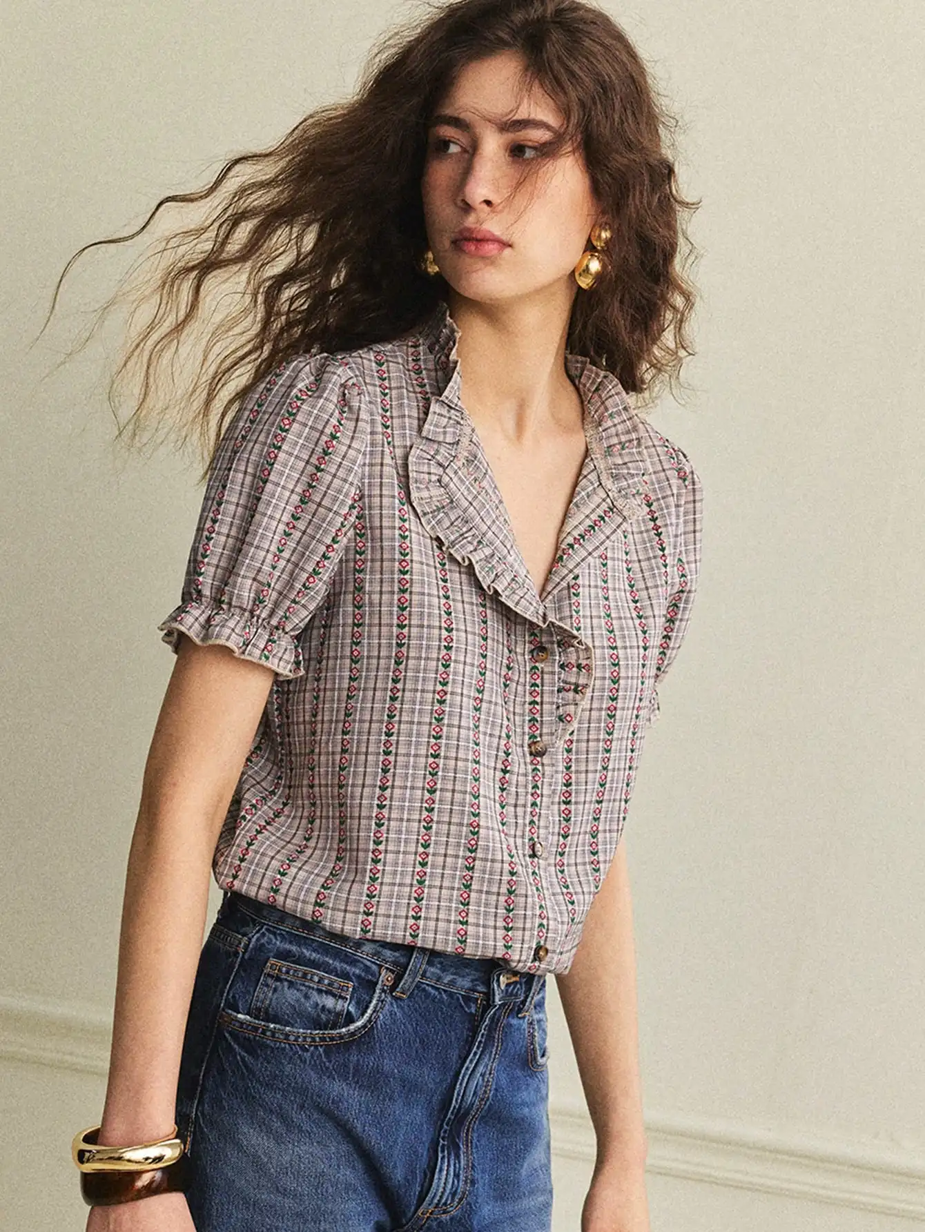 

Элегантная повседневная рубашка с коротким рукавом Écloséra – контрастный воротник с рюшами, вышивка, ретро-клетка, принт цвета хаки