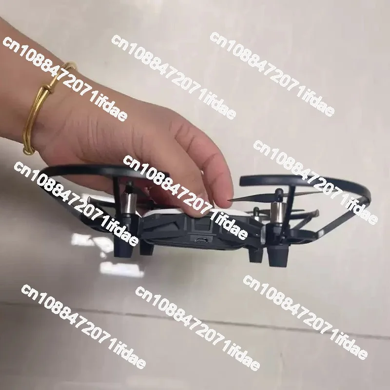 The second-hand Tello puzzle programming drone with one machine and one power, can be controlled with a mobile phone