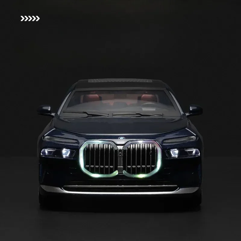 CCA Simulation 1:24 BMW I7 G70 Alloy Car Model with Display Case Collection Miniature Voiture Home Decor Children Man Car Gift