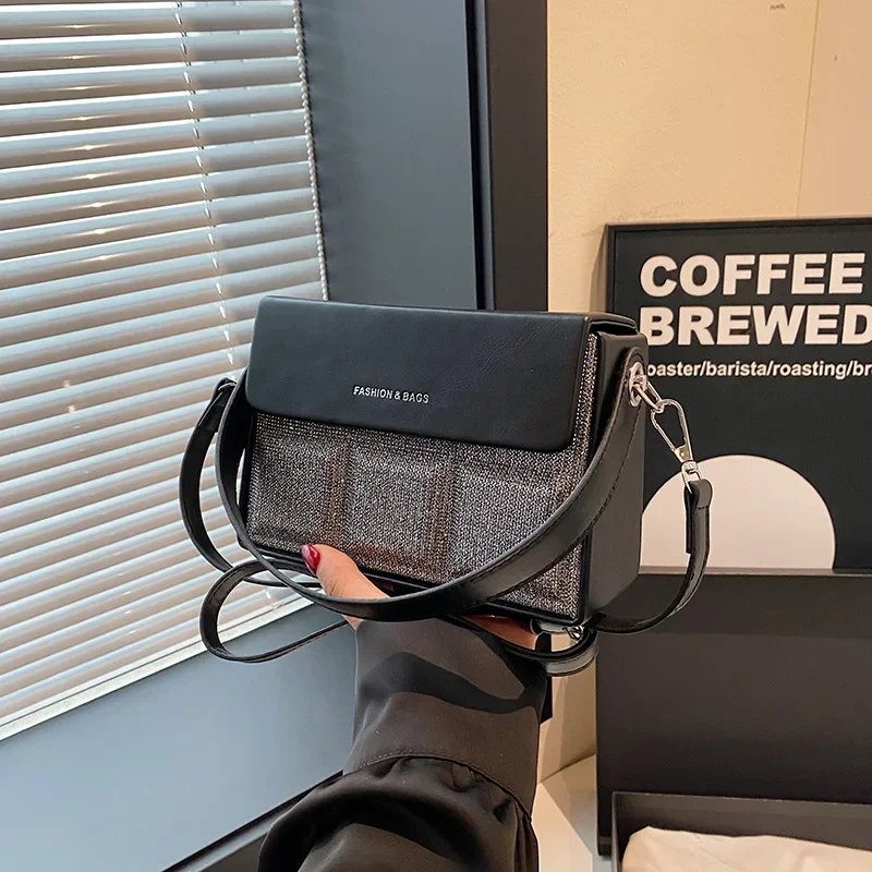 

2025 New Popular Classic Women's Shoulder Bag - Retro Light Luxury Niche Simple High-End Fashion Handbag