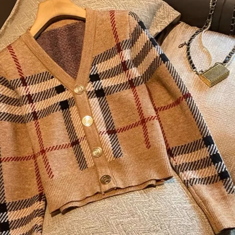 秋冬スリムストライプセーター V ネックショートスタイルニットカーディガン女性のファッションヴィンテージソフトウールニットトップス