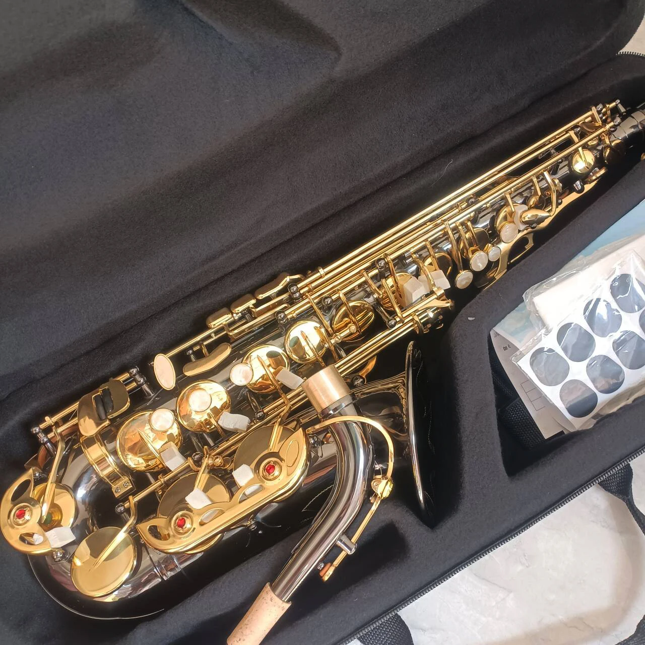 Thumbnail 2 - #17 Saxophone Cases & Gigbags Comparison Guide