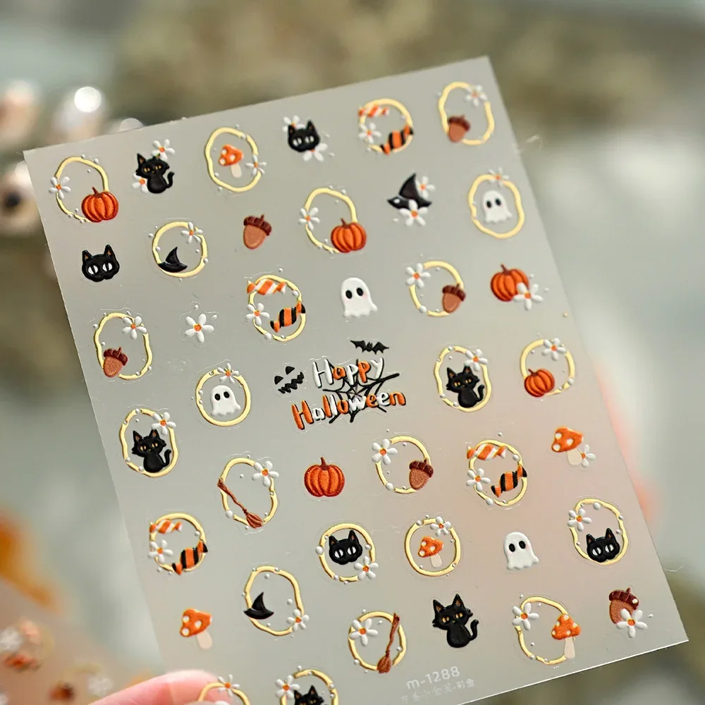 5D Geprägte Halloween-Nagelaufkleber Selbstklebende Nagelsticker mit Geister-, Kürbis-, Katzen- und Pilzmotiven Goldrand Maniküre-Slider – Detail 4