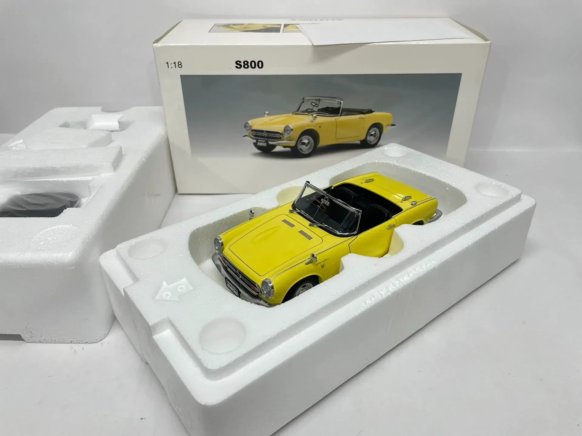 โมเดลรถยนต์ Autoart 1:18 S800 Convertible สีเหลือง JDM รุ่นจำลอง ลิมิเต็ดอิดิชั่น แบบเปิดได้ทุกส่วน ทำจากโลหะผสม ของเล่นสะสม ของขวัญ