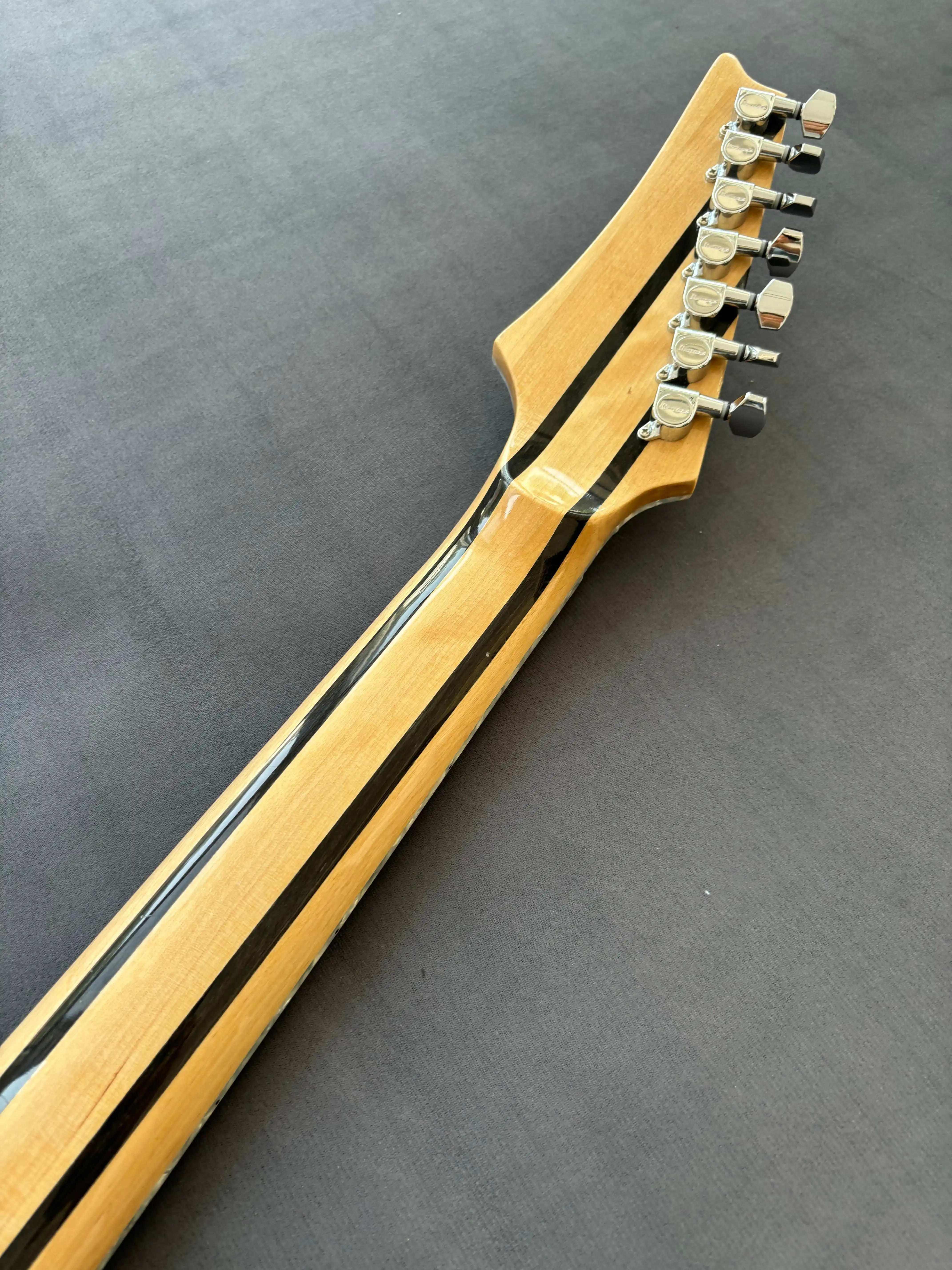 UV777 Double Shake Electric Guitar Black Mirror Guard HSH Pickup Speed Play Metal Versatile Artifact 7 Strings Free Shipping view 5