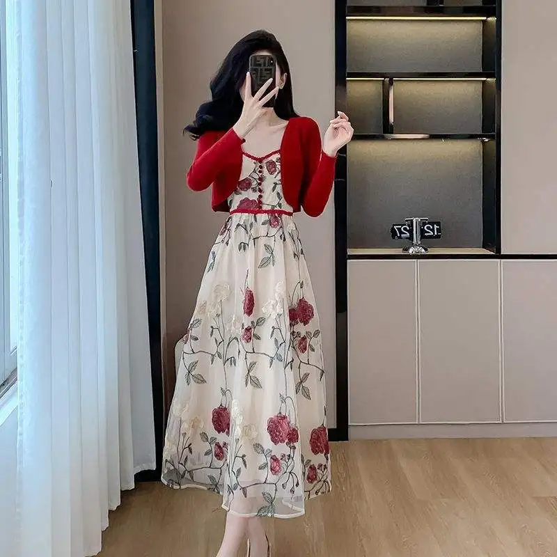 

Retro Floral Print Two-Piece Set with Belted Top And Halter Neck Cover-Up Cardigan Summer Fashion Women's Ensemble