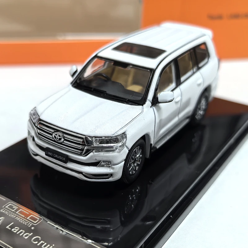 

Diecast GCD 1:64 Scale Toyota Land Cruiser Land Cruiser 200 Alloy Car Model Collectible Toy Gift Souvenir Display Ornament