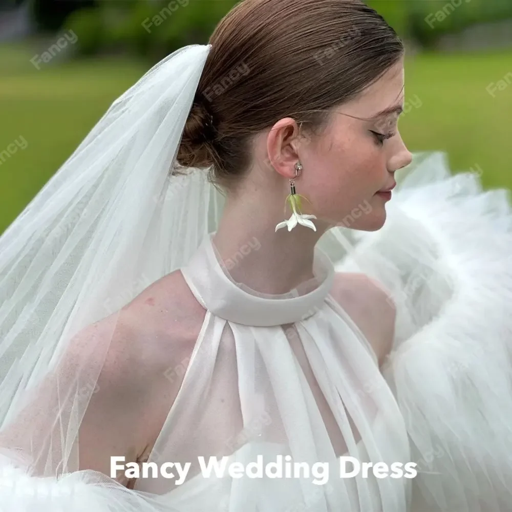 BOMP Elegant Halter ชุดแต่งงานสาย Organza แขนกุดความยาวชั้นชุดเจ้าสาว Garden ถ่ายภาพที่กําหนดเอง