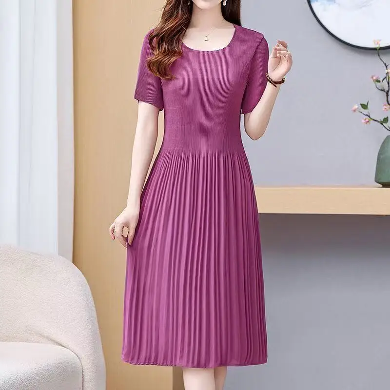 

Новинка 2023 года, плиссированное платье средней длины, женское летнее платье больших размеров с короткими рукавами, модные тонкие плиссированные платья, женские универсальные