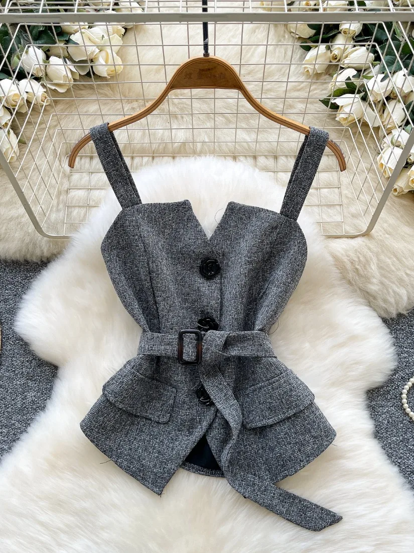 Foamlina Letni Elegancki Top na Ramiączkach Damski Seksowny Jednolity Dekolt V Bez Rękawów Odkryte Plecy Zapinany na Guziki Dopasowany z Paskiem Elegancki Krótki Top