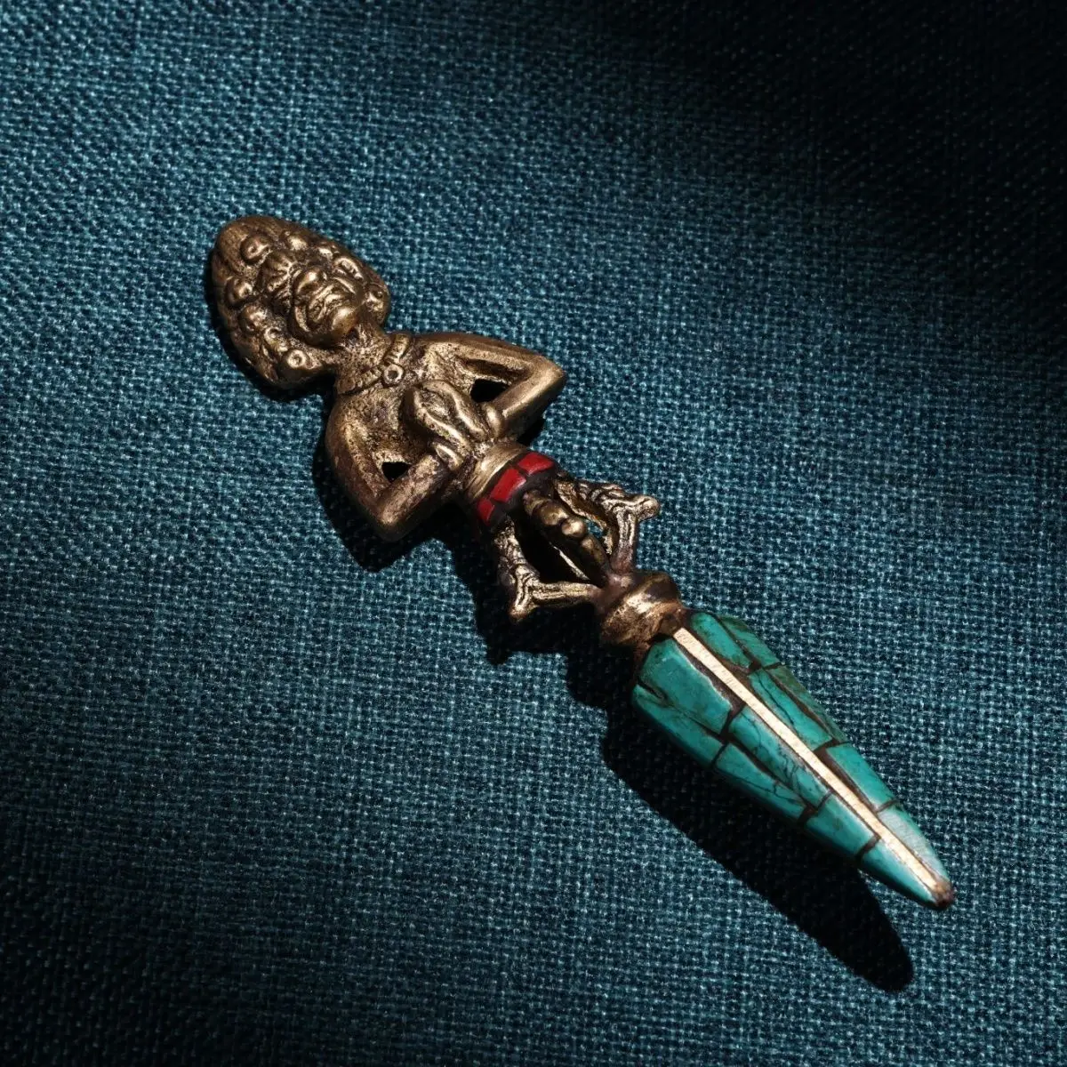 Xizang collects pure copper Tibetan craftsmanship, inlaid with gemstones, Vajra magic pestle, exquisite craftsmanship and exquis