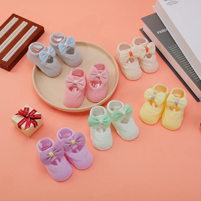 1 Paar bunte Babysocken mit Schleife, sommerliche dünne Baby-Anti-Rutsch-Bodensocken, Prinzessinnensocken für Mädchen, Kindersocken