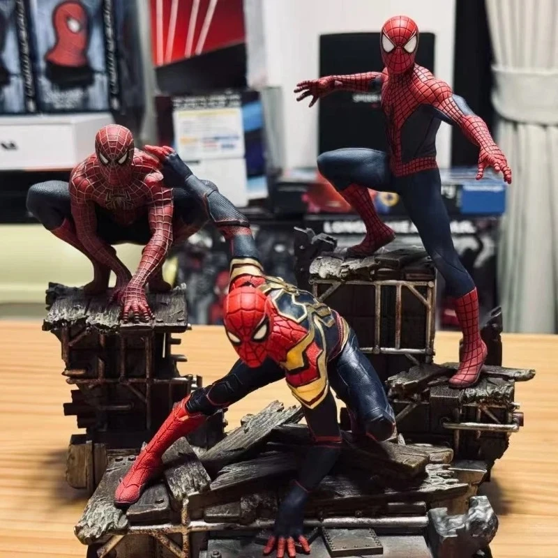 

17cm/17.5cm/21cm Movie Peripheral Spider Man Wall Climbing Scene Action Figures Cool Model Figure Collection Ornament Gift
