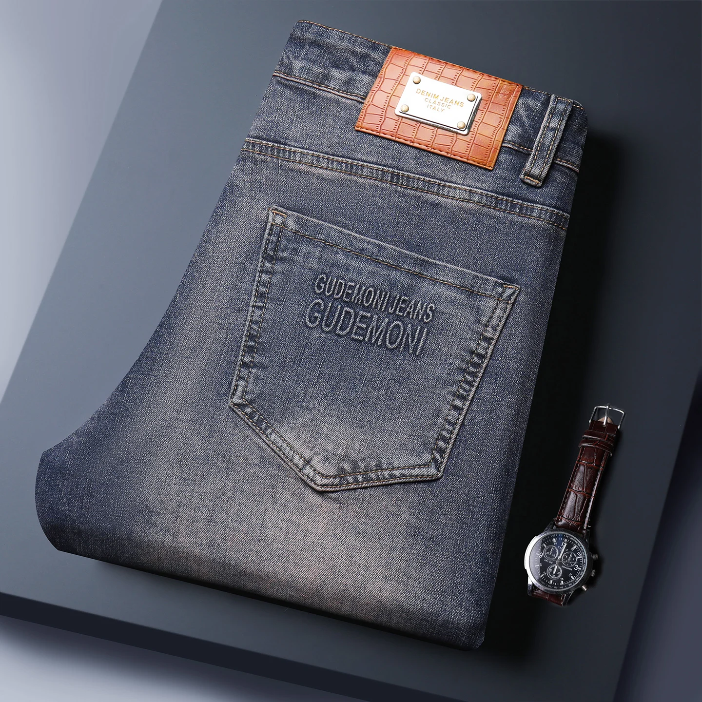 

Роскошные мужские джинсы Outlet, оригинальные товары с заниженной талией, вельветовые, не тонущие, большого размера, весна 2026 Sle