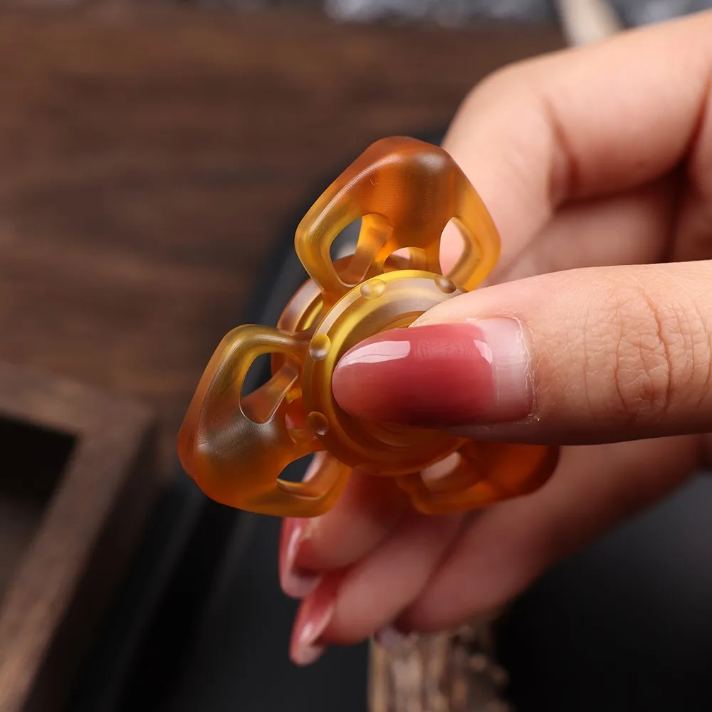 CHIMAGO EDC Esorcismo PEI Tre Foglie Spinner Fidget Spinner Agitarsi Giocattoli Per Adulti Accessori Da Scrivania Da Ufficio Giocattolo Alleviare Lo Stress