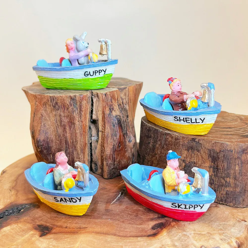 Cartoon Miniature People Speedboat Resin Ornaments, 4 Styles Nautical Boat for Terrarium Beach Scene Diorama Decor