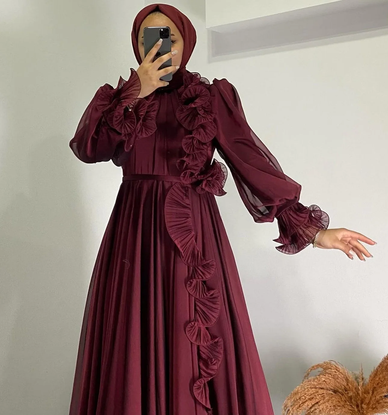 فستان سهرة شيفون رشيق مخصص على شكل حرف a مكشكش عالي الجودة وأكمام طويلة ورقبة دائرية بطول الأرض فساتين سهرة