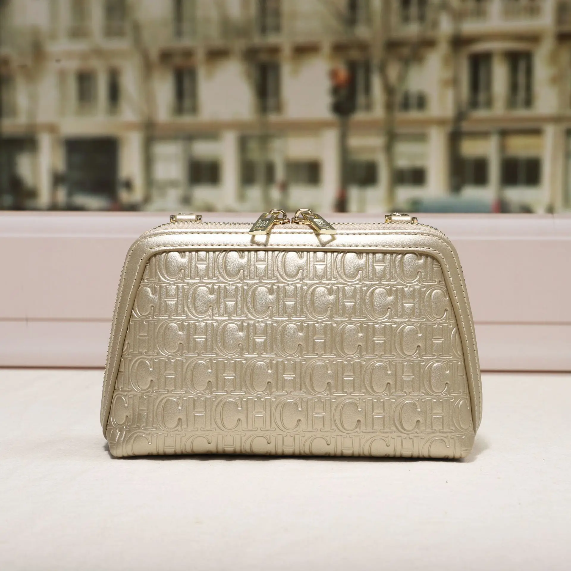 

Elegant Small Square Crossbody Bag for Women Chain Strap Shoulder Purse Underarm Bag Holds Phone Cards Keys Night Out Bag