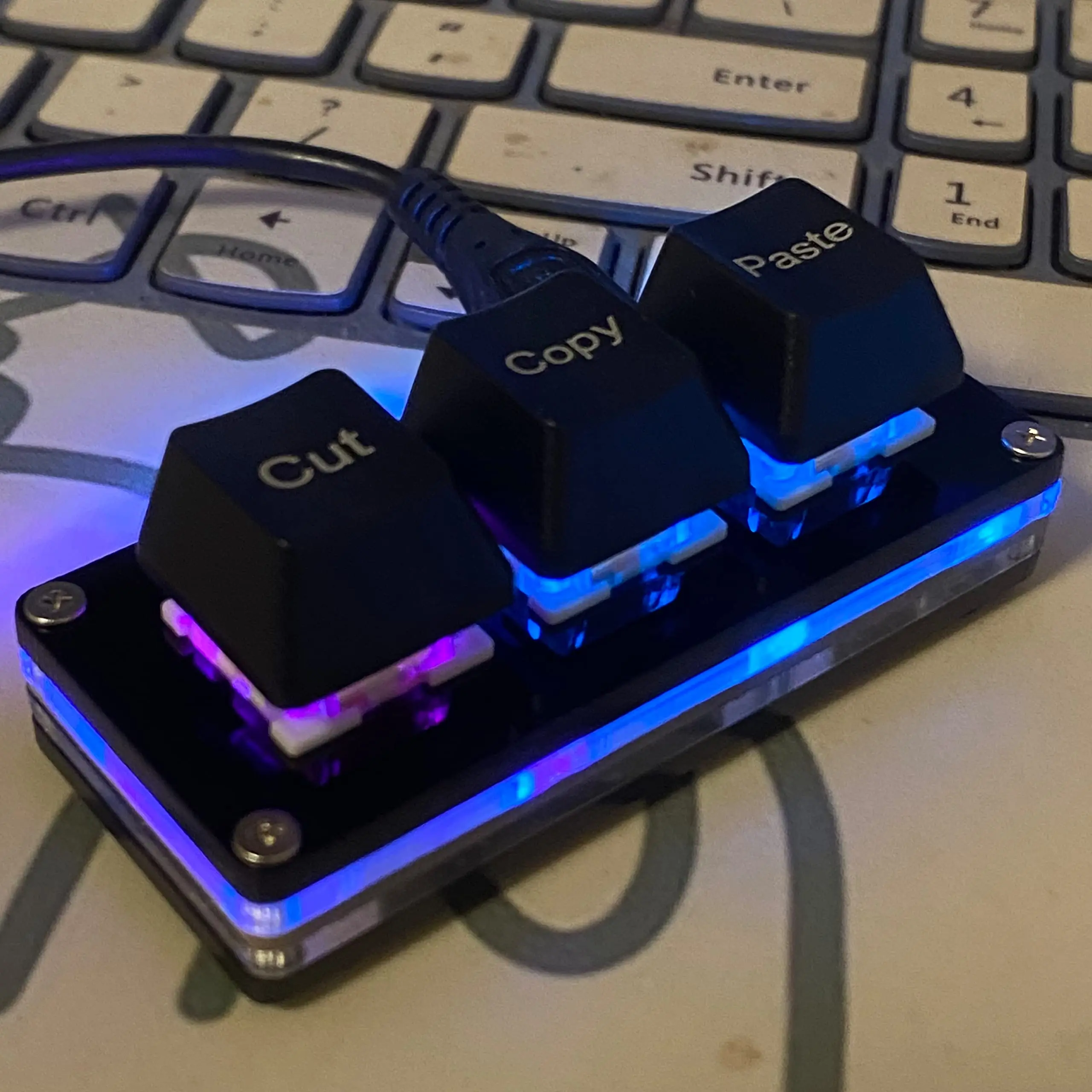 لوحة مفاتيح صغيرة مقطعة بثلاث مفاتيح Ctrl X C V اختصار RGB لوحة مفاتيح ماكرو OSU لوحة مفاتيح للألعاب قابلة للبرمجة للعمل