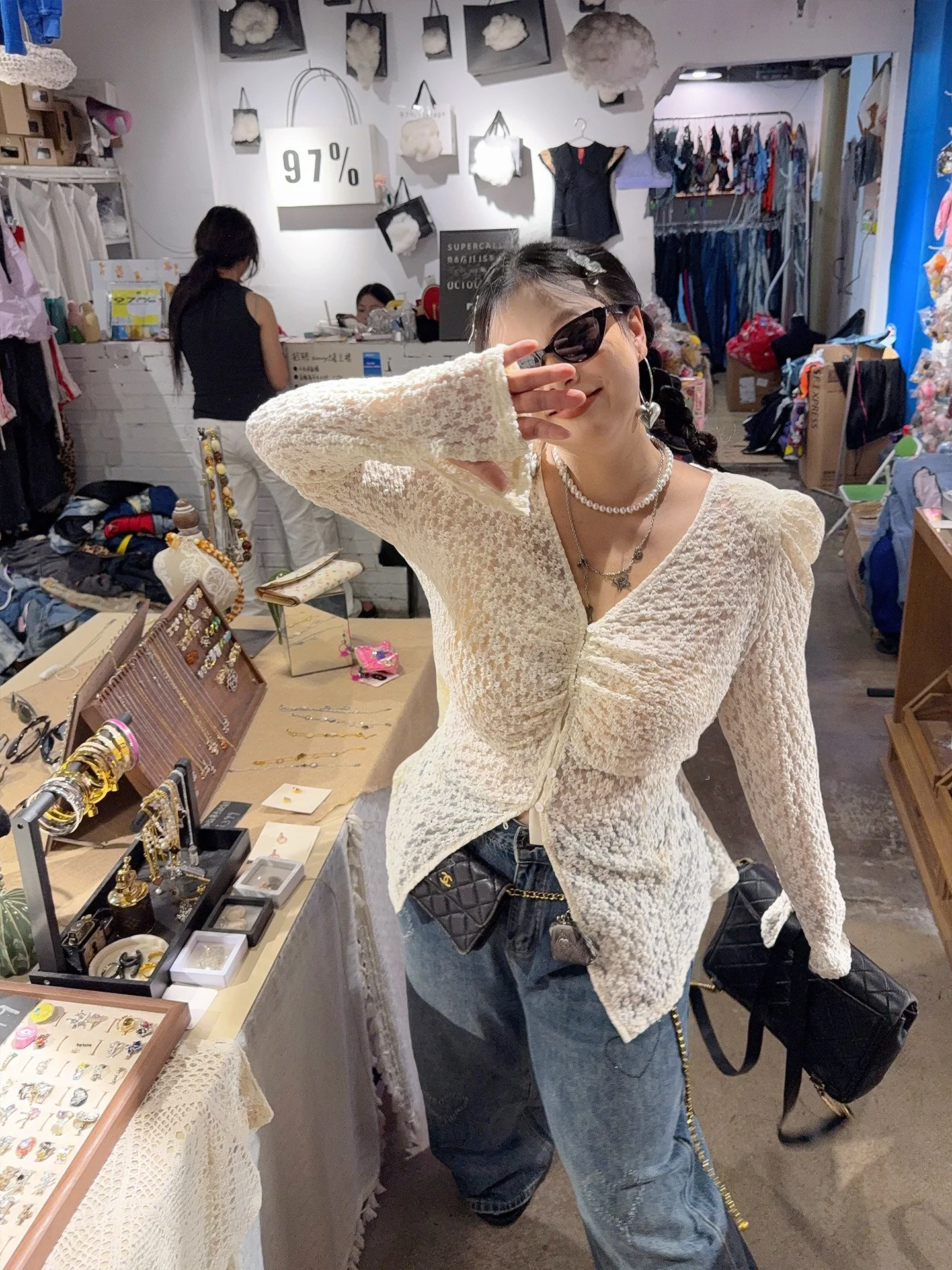 

Женская блузка с кружевом в стиле ретро, больших размеров, с V-образным вырезом, свободного кроя, с длинными рукавами, повседневная одежда для молодых женщин на осенний сезон