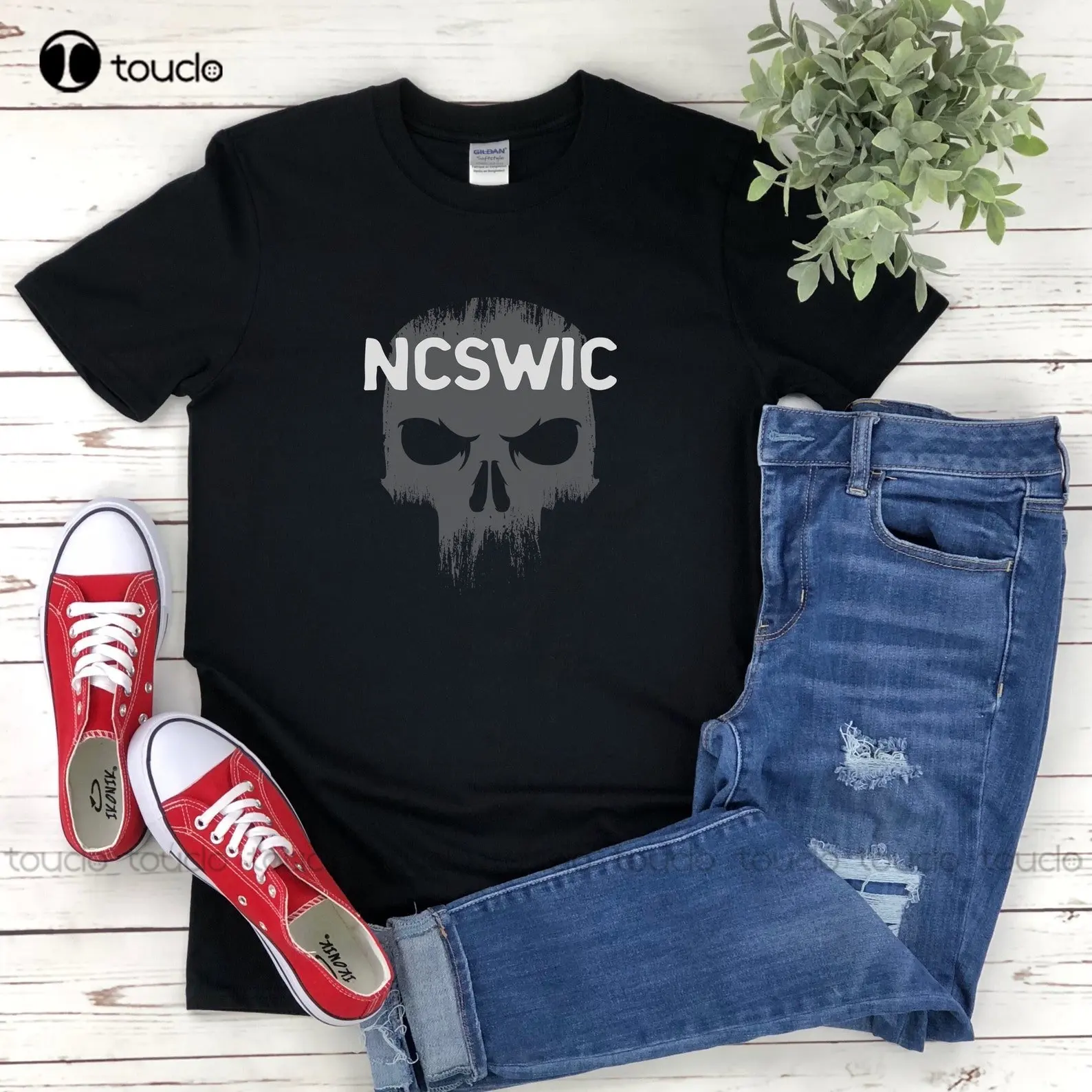 Ncswic חולצה קונספירציה תיאורטיקן Tshirt מזויף חדשות חולצה לחסוך אמריקה מתנה מצחיק פוליטי טי Gaslighting טי מתנה