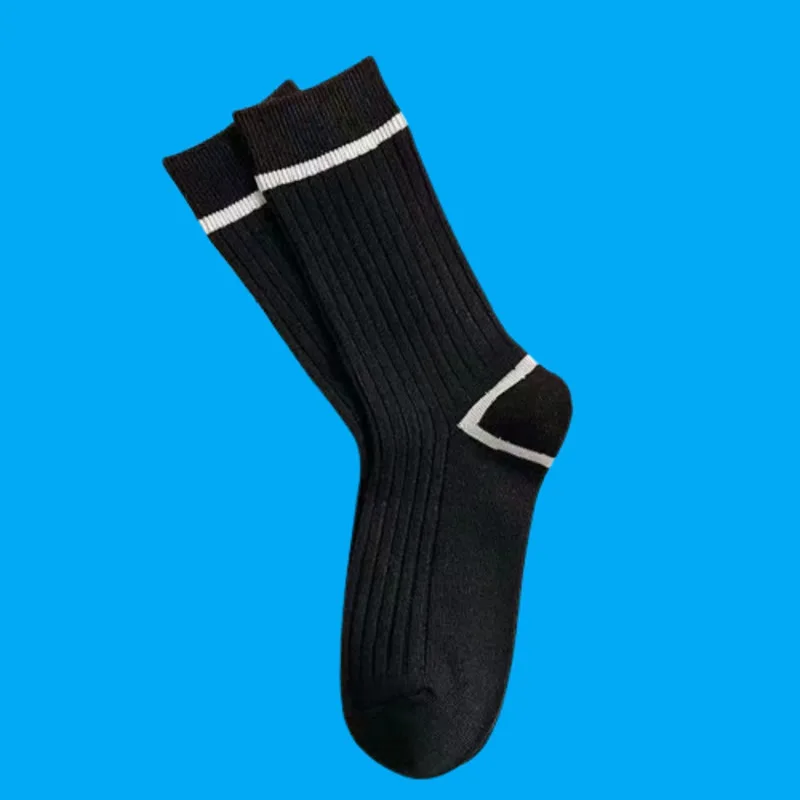 Chaussettes de sport rayées à lettres pour femmes, chaussettes athlétiques pour étudiants, chaussettes carillon assorties, tube moyen, noir et blanc, 5/10 paires